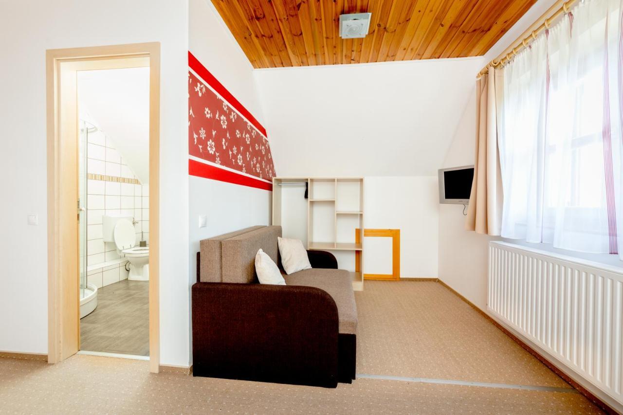 Rozmaring Vendeghaz Hotel Zengovarkony Luaran gambar