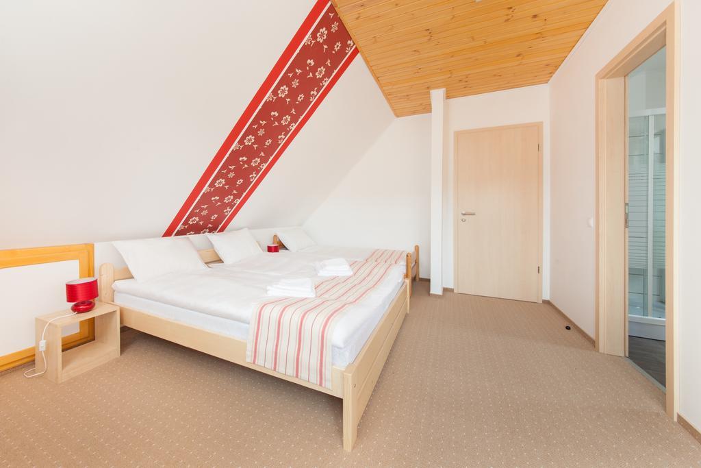 Rozmaring Vendeghaz Hotel Zengovarkony Bilik gambar